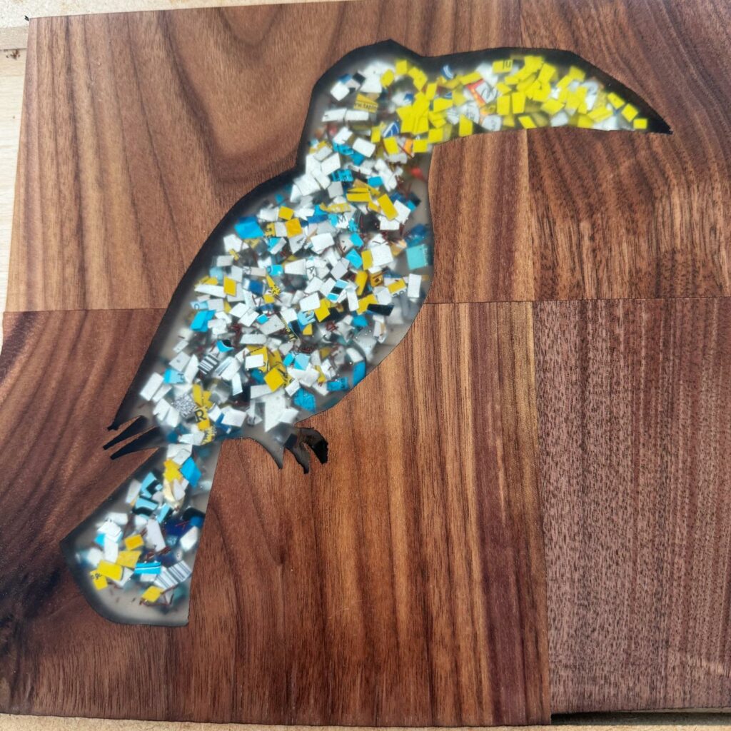 epoxy uitgehard, tijd om de toekan te zagen.